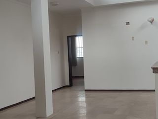 Foto 8 de Venta de casa grande con uso de suelo comercial, Kennedy Norte, Guayaquil
