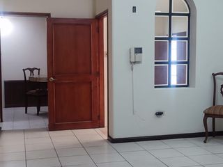 Foto 6 de Venta de casa grande con uso de suelo comercial, Kennedy Norte, Guayaquil
