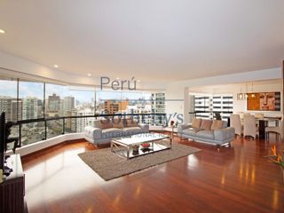 Lujoso departamento de 268 m2 en el piso 18 con una vista panorámica privilegiada al Lima Golf Club
