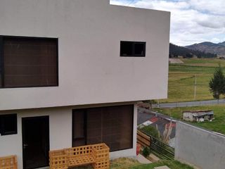 Foto 3 de Casa de cuatro habitaciones-Tarqui