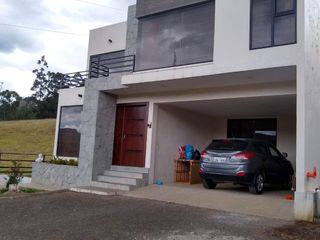 Foto 2 de Casa de cuatro habitaciones-Tarqui