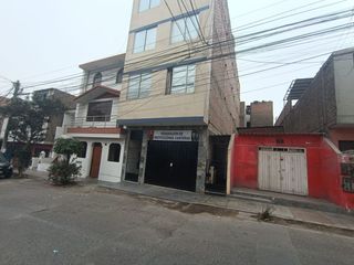 SE VENDE CASA COMO  TERRENO A MEDIA CUADRA DE LA ESTACION DE NARANJAL