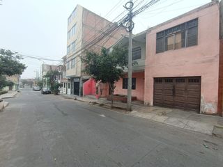 SE VENDE CASA COMO  TERRENO A MEDIA CUADRA DE LA ESTACION DE NARANJAL