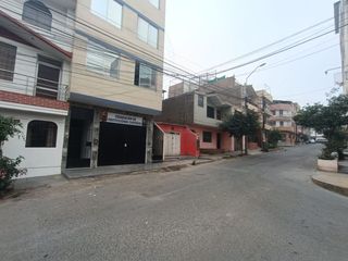 SE VENDE CASA COMO  TERRENO A MEDIA CUADRA DE LA ESTACION DE NARANJAL