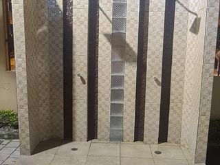 Foto 10 de En alquiler hermosa y espaciosa casa en La Rioja, primeras etapas. Av. León Frebes Cordero