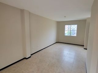 Foto 19 de En alquiler hermosa y espaciosa casa en La Rioja, primeras etapas. Av. León Frebes Cordero