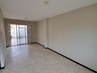 Foto 18 de En alquiler hermosa y espaciosa casa en La Rioja, primeras etapas. Av. León Frebes Cordero