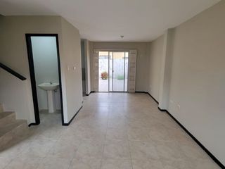 Foto 16 de En alquiler hermosa y espaciosa casa en La Rioja, primeras etapas. Av. León Frebes Cordero