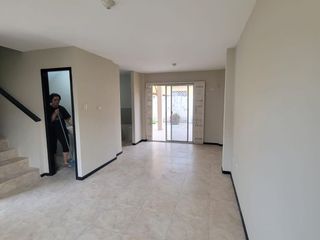 Foto 17 de En alquiler hermosa y espaciosa casa en La Rioja, primeras etapas. Av. León Frebes Cordero