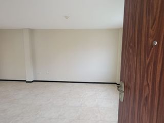 Foto 15 de En alquiler hermosa y espaciosa casa en La Rioja, primeras etapas. Av. León Frebes Cordero