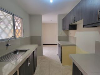 Foto 22 de En alquiler hermosa y espaciosa casa en La Rioja, primeras etapas. Av. León Frebes Cordero
