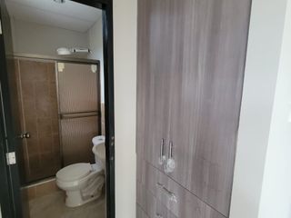 Foto 29 de En alquiler hermosa y espaciosa casa en La Rioja, primeras etapas. Av. León Frebes Cordero