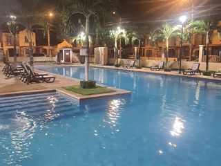 Foto 12 de En alquiler hermosa y espaciosa casa en La Rioja, primeras etapas. Av. León Frebes Cordero