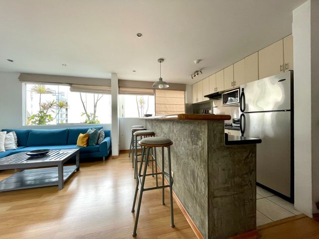 SE VENDE TRIPLEX EN MIRAFLORES AMOBALDO Y EQUIPADO