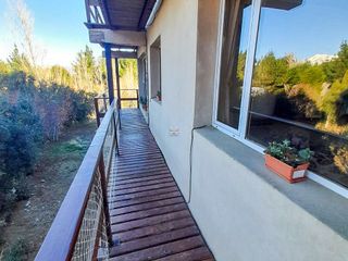 Foto 2 de VENTA Departamento de 2 dormitorios, con cochera cubierta, Barrio Las Victorias, Bariloche