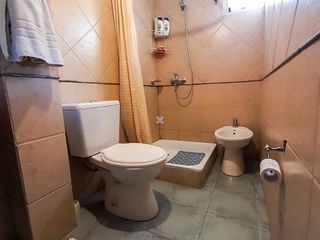 Foto 11 de VENTA Departamento de 2 dormitorios, con cochera cubierta, Barrio Las Victorias, Bariloche