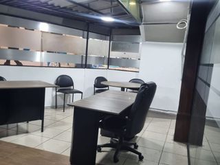 Oficina Amoblada en Alquiler en Urdesa Central, Planta Baja, Incluye Servicios