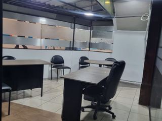 Oficina Amoblada en Alquiler en Urdesa Central, Planta Baja, Incluye Servicios