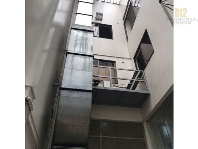 Vendo Linda Bodega De 3 Pisos, Para Variedad De Usos, Usaquén.