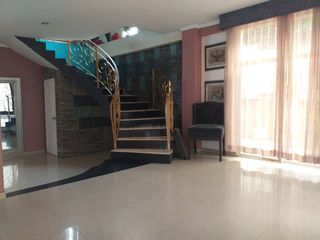 Foto 2 de Vendo amplia casa en Guayaquil, Bellavista, por el parque mirador.