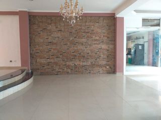 Foto 3 de Vendo amplia casa en Guayaquil, Bellavista, por el parque mirador.