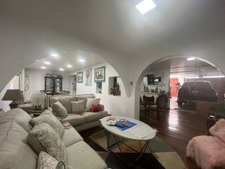 Foto 1 de CASA CONFORTABLE  6 DORMITORIOS AL LADO DE PARQUE EN ZONA RESIDENCIAL DE PUEBLO LIBRE