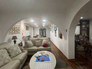Foto 2 de CASA CONFORTABLE  6 DORMITORIOS AL LADO DE PARQUE EN ZONA RESIDENCIAL DE PUEBLO LIBRE