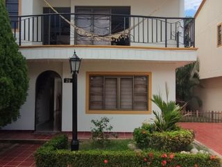 Foto 2 de Venta de casa de dos pisos de 205.18 M2,en conjunto cerrado por la calle 8 al oriente de la ciudad.