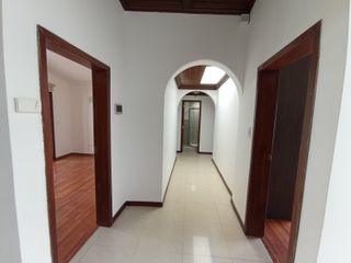 HERMOSA CASA INDEPENDIENTE 4 HABITACIONES - 550 m2 DE TERRENO - LOS ARUPOS - LA ARMENIA