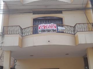 Foto 2 de casa rentera de dos pisos con terraza