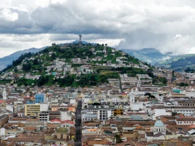Remate Casa rentera, Centro de Quito, Venta