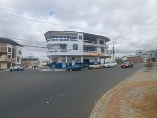 Foto 1 de Casa rentera de venta en manta zona centro sur