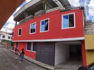 Foto 3 de Casa ESQUINERA en venta, es  RENTERA tiene 3 departamentos, 3 locales coemrciales, Sector Martha Bucaram, Sur de Quito, Ecuador