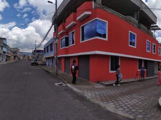 Foto 6 de Casa ESQUINERA en venta, es  RENTERA tiene 3 departamentos, 3 locales coemrciales, Sector Martha Bucaram, Sur de Quito, Ecuador