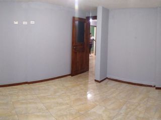 Foto 10 de Casa ESQUINERA en venta, es  RENTERA tiene 3 departamentos, 3 locales coemrciales, Sector Martha Bucaram, Sur de Quito, Ecuador