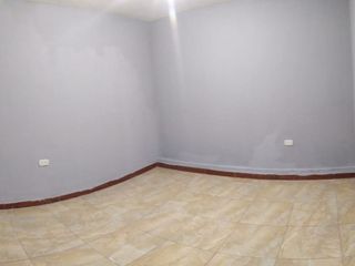 Foto 11 de Casa ESQUINERA en venta, es  RENTERA tiene 3 departamentos, 3 locales coemrciales, Sector Martha Bucaram, Sur de Quito, Ecuador
