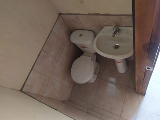 Foto 5 de Casa ESQUINERA en venta, es  RENTERA tiene 3 departamentos, 3 locales coemrciales, Sector Martha Bucaram, Sur de Quito, Ecuador