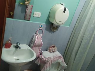 Foto 18 de Casa ESQUINERA en venta, es  RENTERA tiene 3 departamentos, 3 locales coemrciales, Sector Martha Bucaram, Sur de Quito, Ecuador