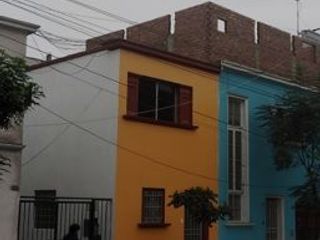 Ocasion Casa remodelada dos pisos zona comercial muy cerca a Guzman Blanco y Plaza Bolognesi