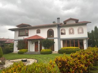 Casa de venta en Cumbaya en urb. Auqui Chico