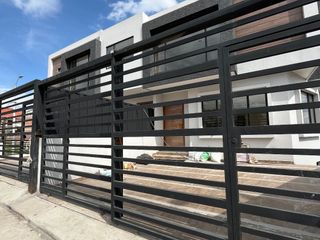 Foto 2 de HERMOSAS CASAS CON AREA VERDE DE VENTA, Sector Plásticos Rival Ricaurte C1262