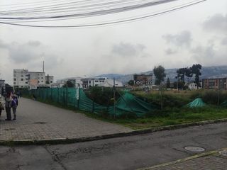 Foto 6 de Arriendo terreno comercial de 2,500 m2 en una avenida principal de Quiitumbe