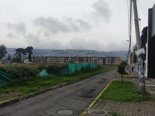Foto 1 de Arriendo terreno comercial de 2,500 m2 en una avenida principal de Quiitumbe