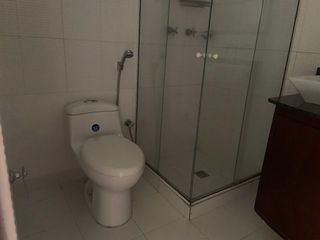 LINDO Y COMODO APARTAMENTO. EXCELENTE UBICACION