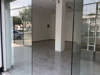 Foto 3 de ALQUILO EXCEPCIONAL LOCAL DE 3 CUERPOS EN TODA LA  PLANTA BAJA