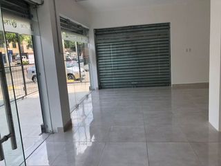 Foto 4 de ALQUILO EXCEPCIONAL LOCAL DE 3 CUERPOS EN TODA LA  PLANTA BAJA