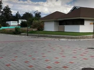 Foto 9 de Terreno en venta en urbanización sector Ruta Viva Tumbaco Ecuador