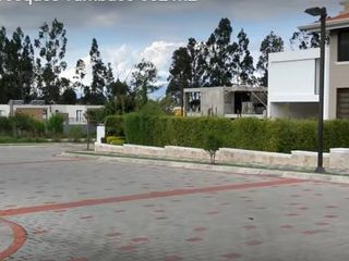 Foto 8 de Terreno en venta en urbanización sector Ruta Viva Tumbaco Ecuador