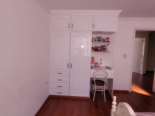 Foto 12 de Amplia Casa en Venta, Sector Colegio Borja, Cuenca
