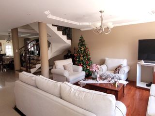 Foto 4 de Amplia Casa en Venta, Sector Colegio Borja, Cuenca